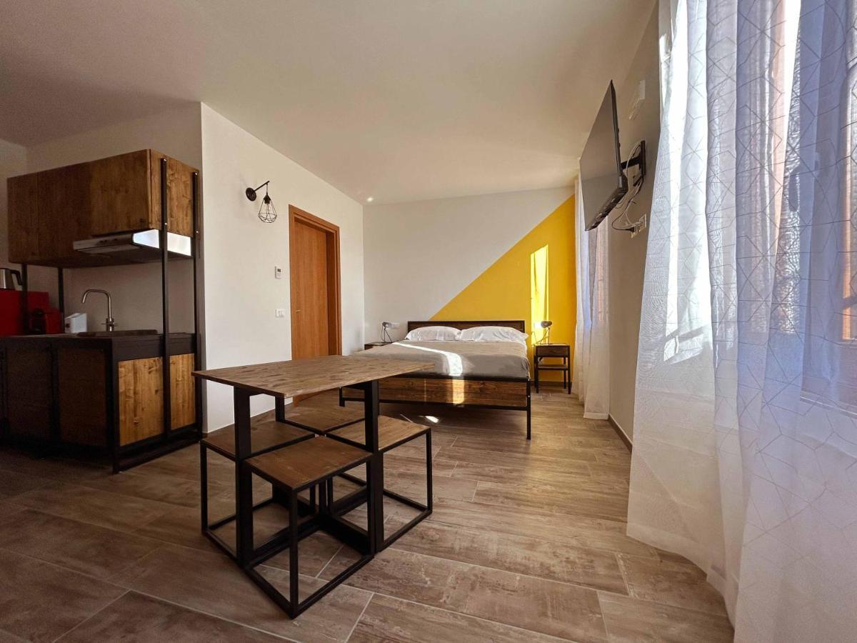סן פליס דל בנאקו La Volpe Rossa Rooms And Apartments מראה חיצוני תמונה