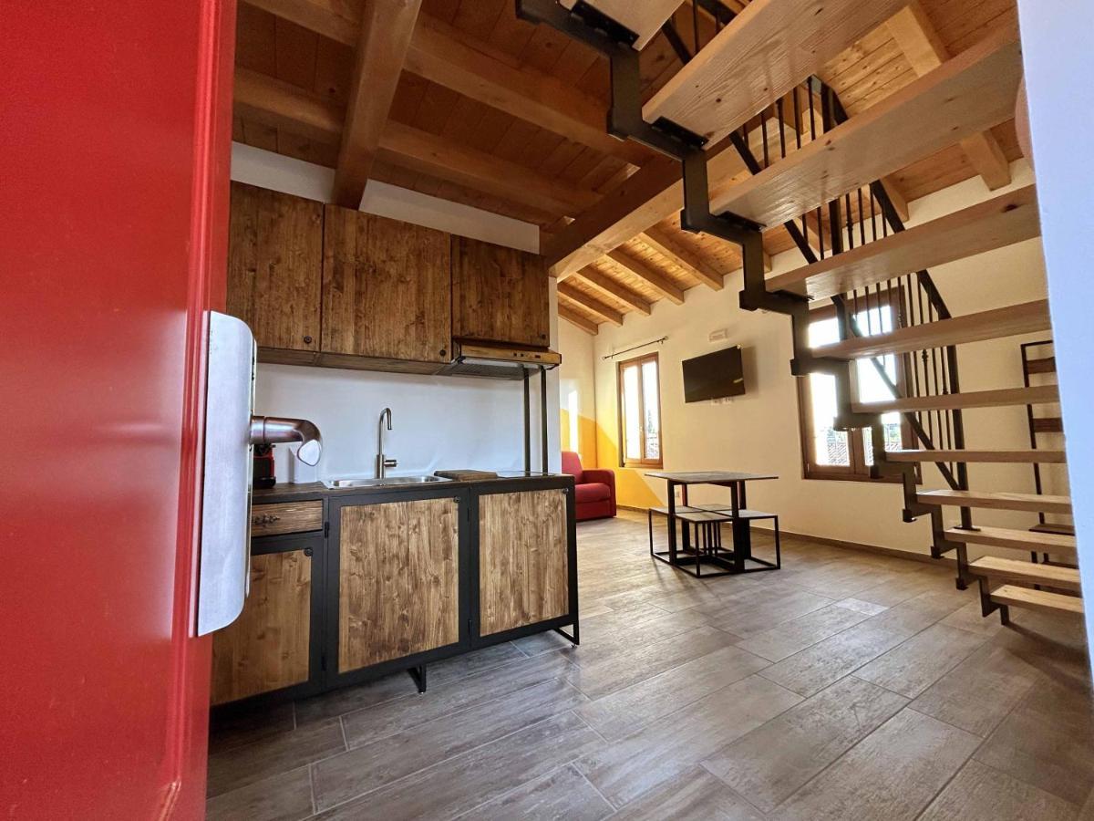 סן פליס דל בנאקו La Volpe Rossa Rooms And Apartments מראה חיצוני תמונה