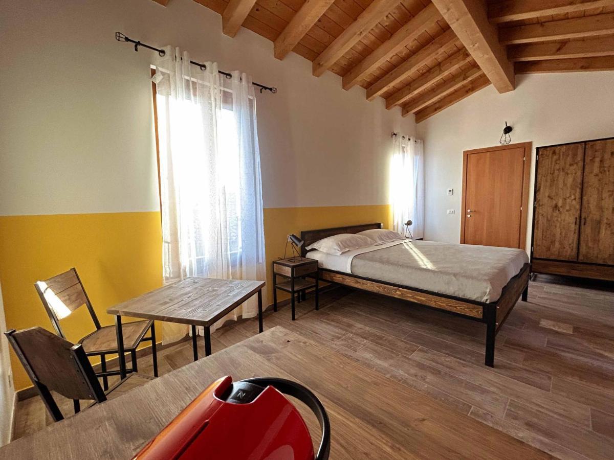 סן פליס דל בנאקו La Volpe Rossa Rooms And Apartments מראה חיצוני תמונה