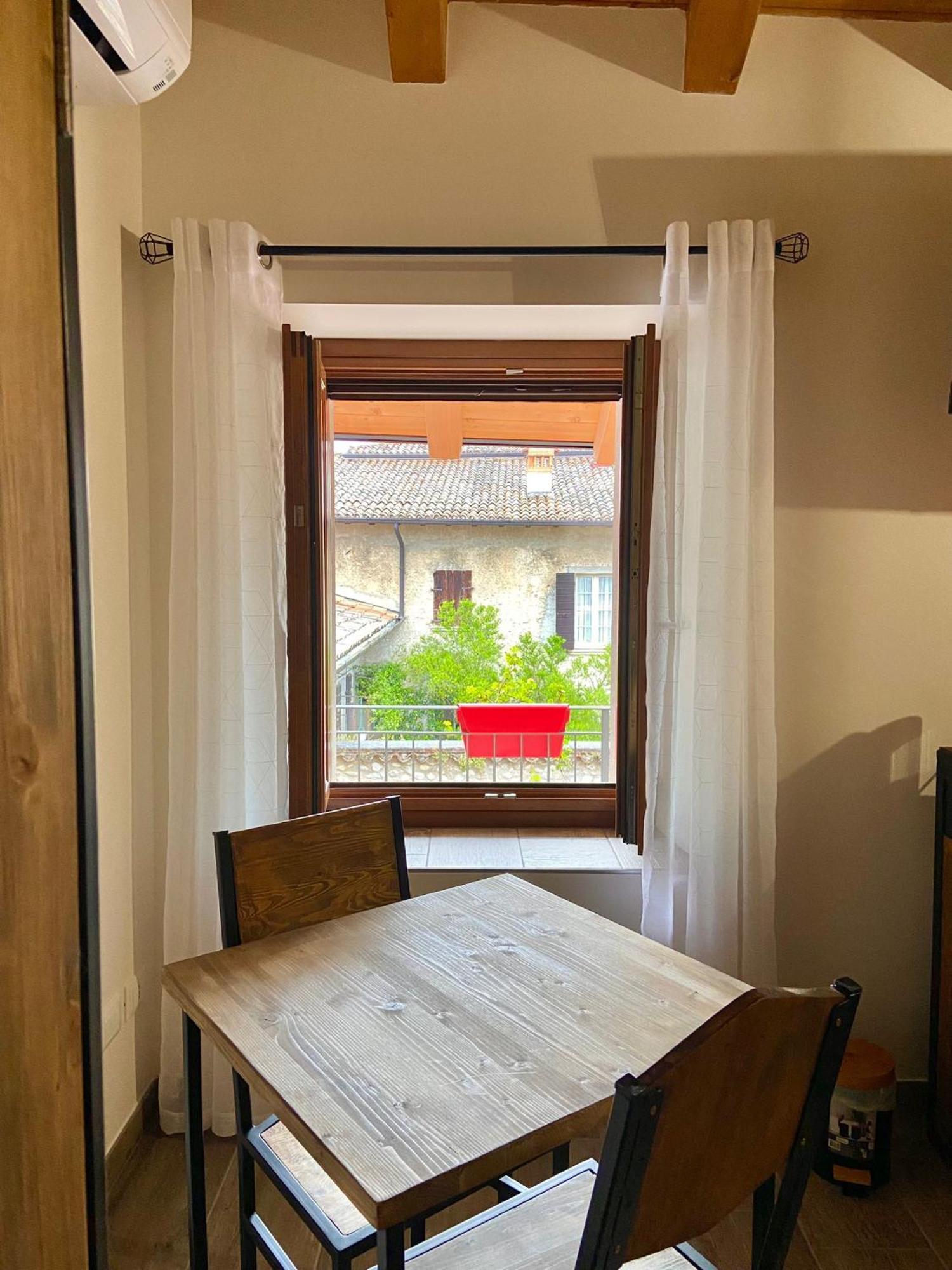 סן פליס דל בנאקו La Volpe Rossa Rooms And Apartments מראה חיצוני תמונה