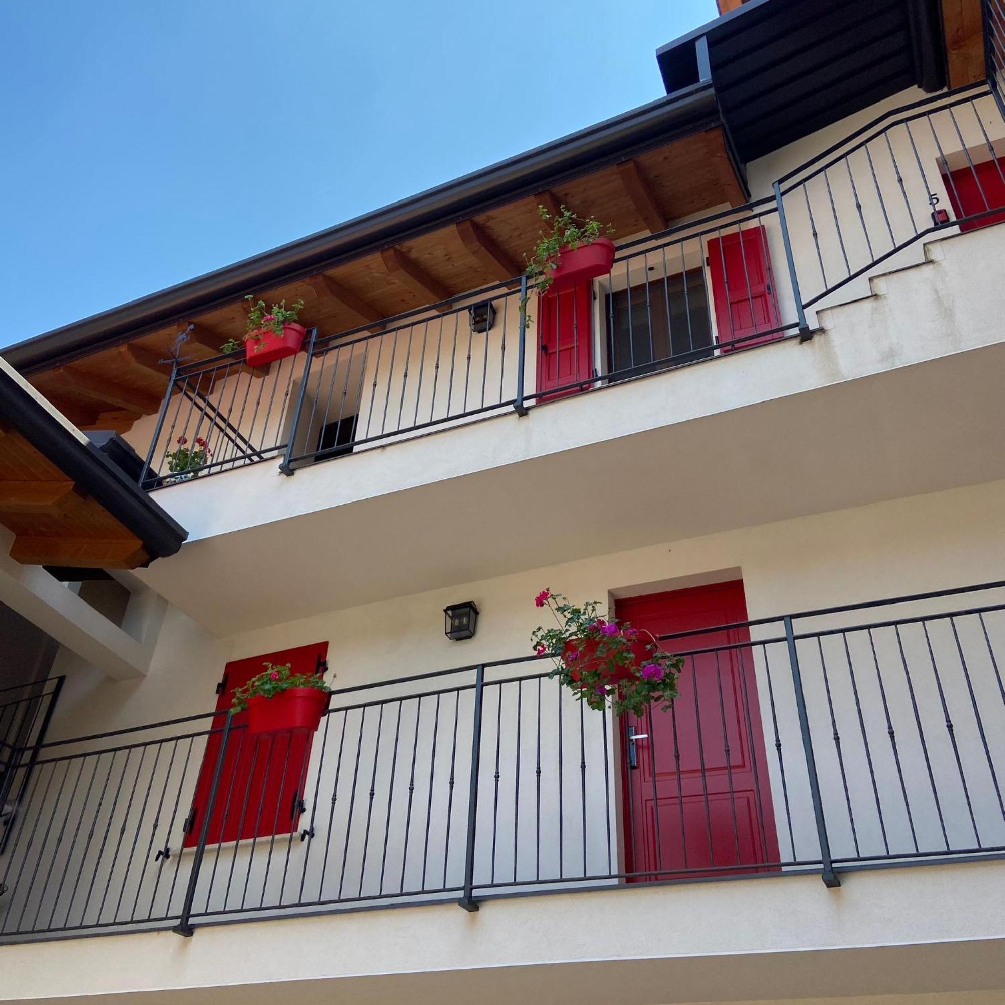 סן פליס דל בנאקו La Volpe Rossa Rooms And Apartments מראה חיצוני תמונה